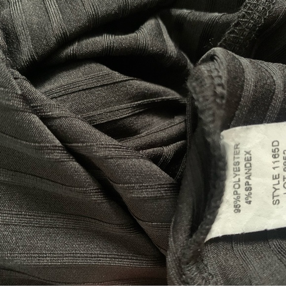 Wide leg v-neck jumpsuit - Picture 4 of 4